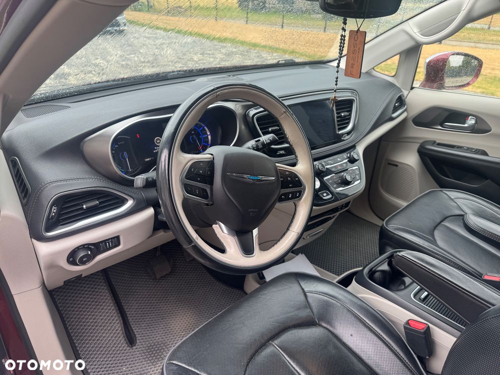 Chrysler Pacifica - 8