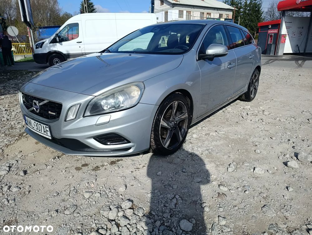 Volvo V60 D3 R-Design - 3