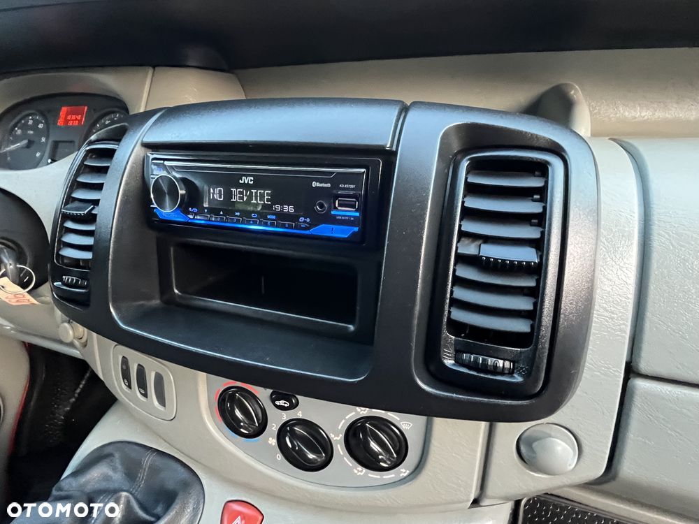 Renault Trafic LONG DOKA Holenderka 6 osobowy - 24