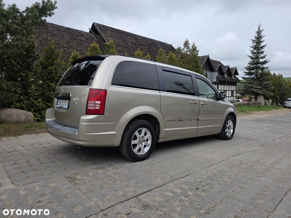 Chrysler Town & Country - 5