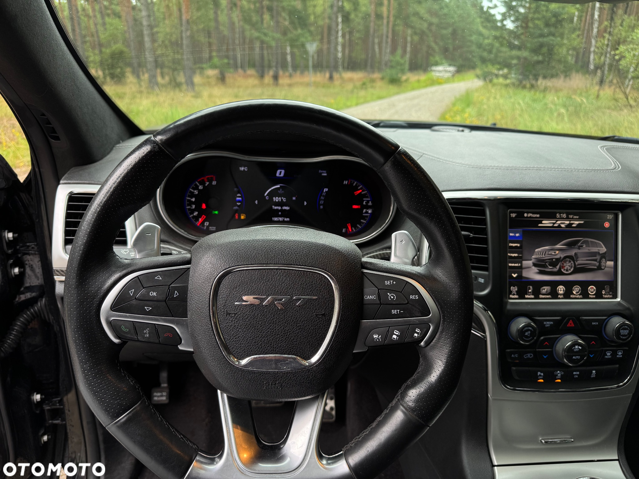 Jeep Grand Cherokee SRT - 15