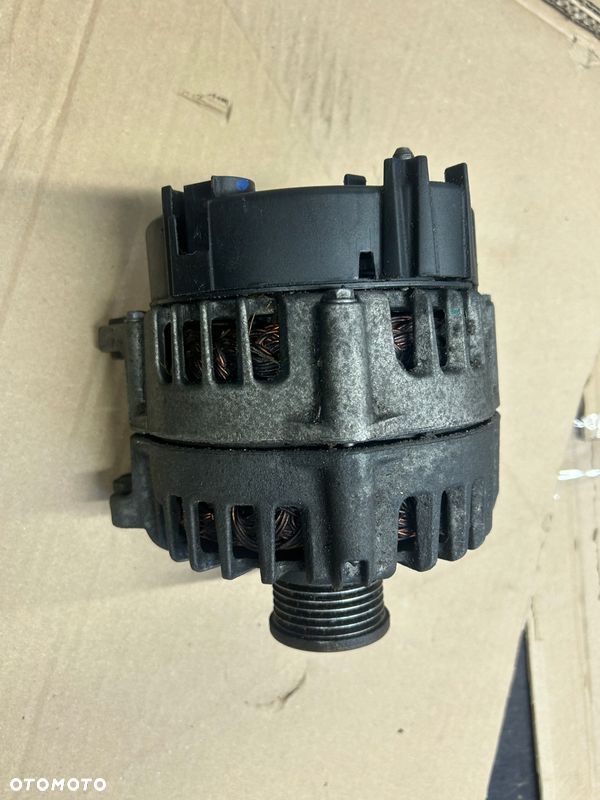 AUDI A4 B9 2,0 TDI ALTERNATOR 04L903024A - 1
