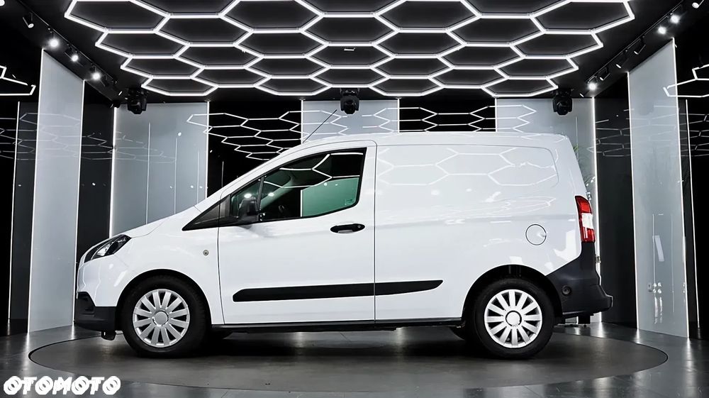 Ford Transit Courier - 12
