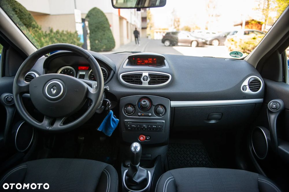 Renault Clio 1.2 16V Confort Authentique - 26
