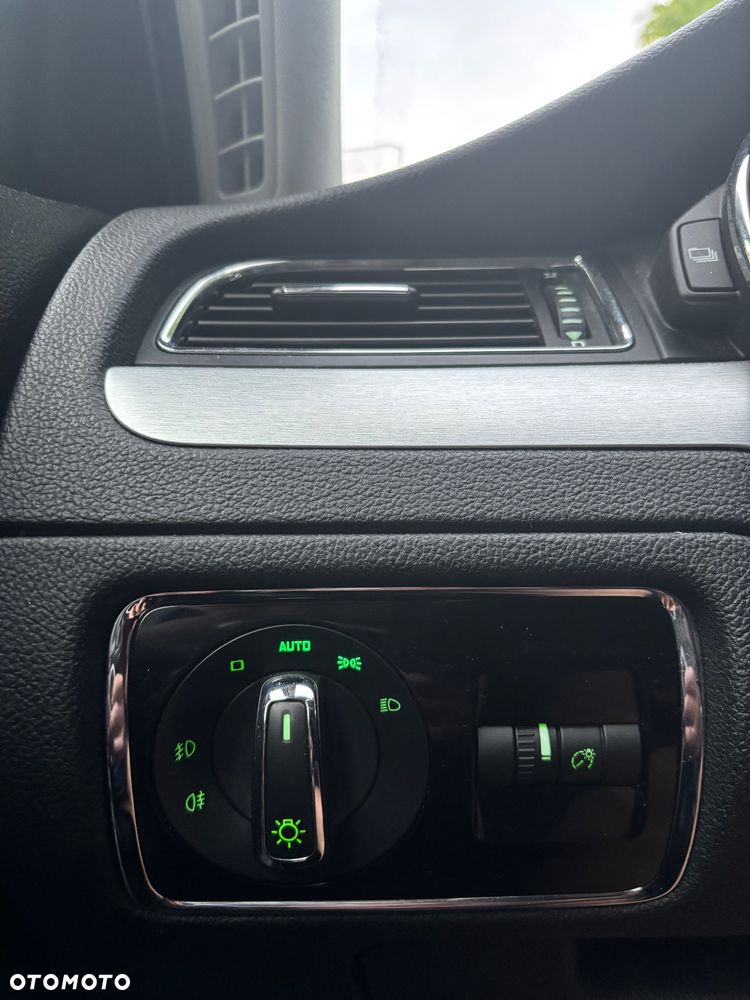 Skoda Superb 2.0 TDI Business DSG - 34