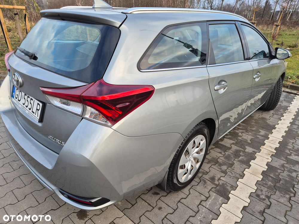 Toyota Auris 1.6 Premium - 5