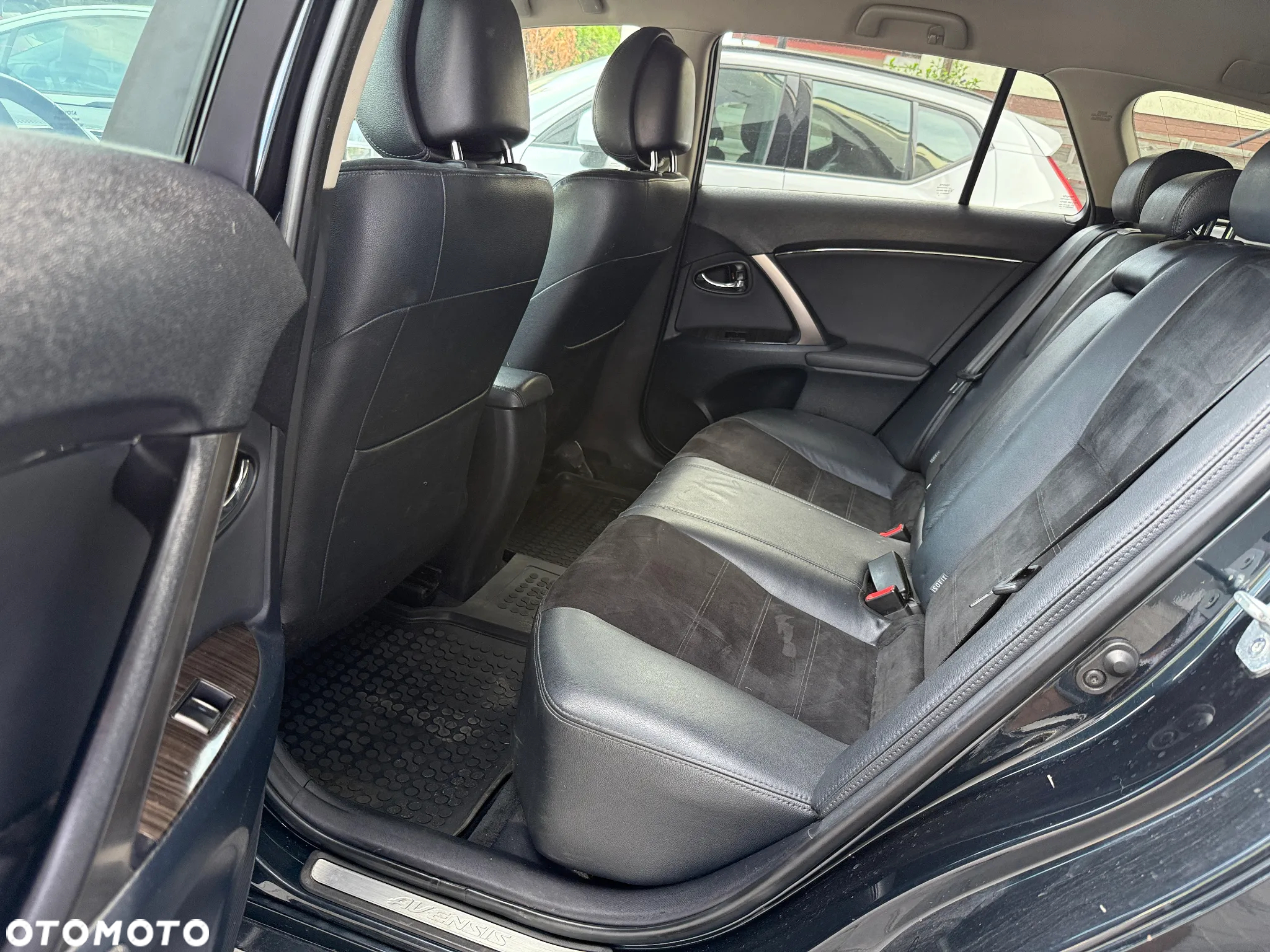 Toyota Avensis 1.8 Premium MS - 12