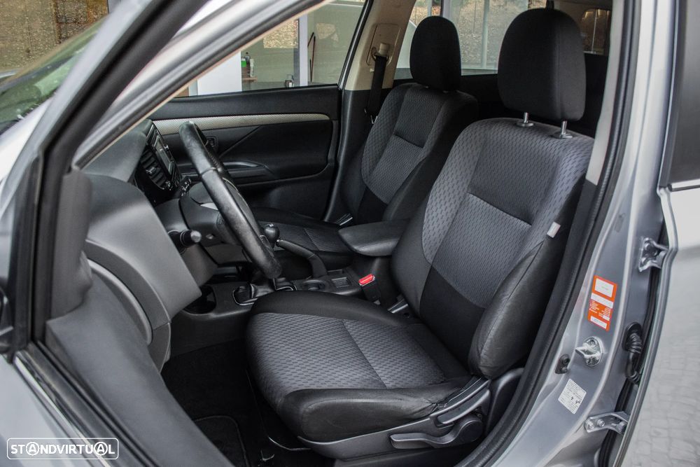 Mitsubishi Outlander 2.2 DI-D Instyle - 24