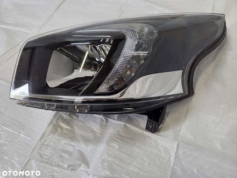 OPEL VIVARO B II LAMPA LEWA PRZÓD 260602711R - 1