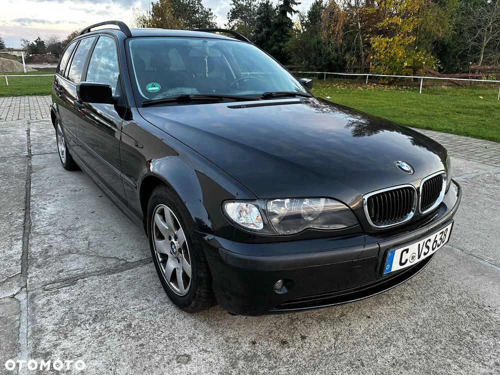 BMW Seria 3 318i Touring - 9