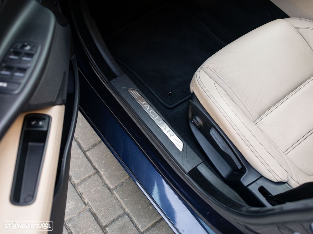 Jaguar XE 2.0 D Prestige - 19