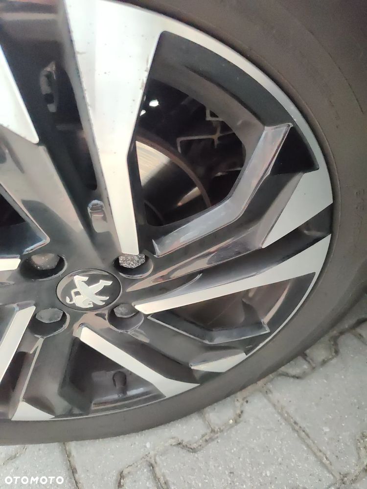 Peugeot 2008 BlueHDi 100 STOP & START Allure - 13