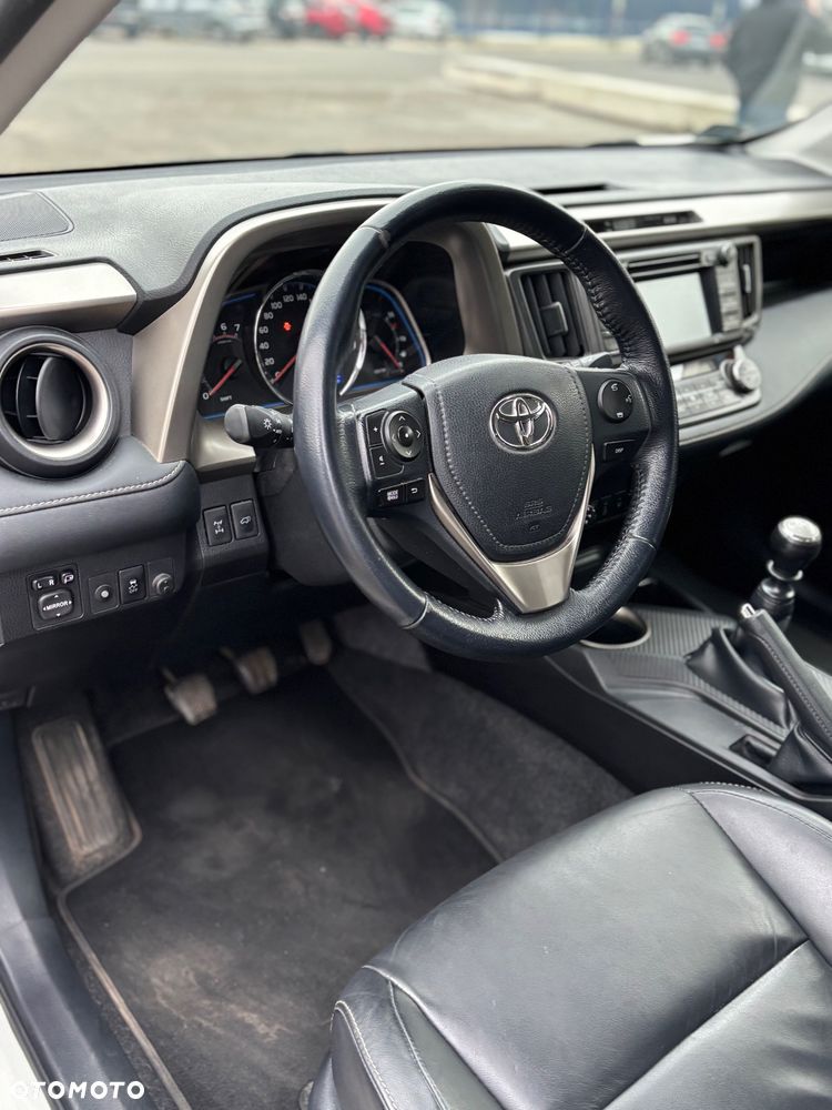 Toyota RAV4 2.2 D-4D Premium - 9