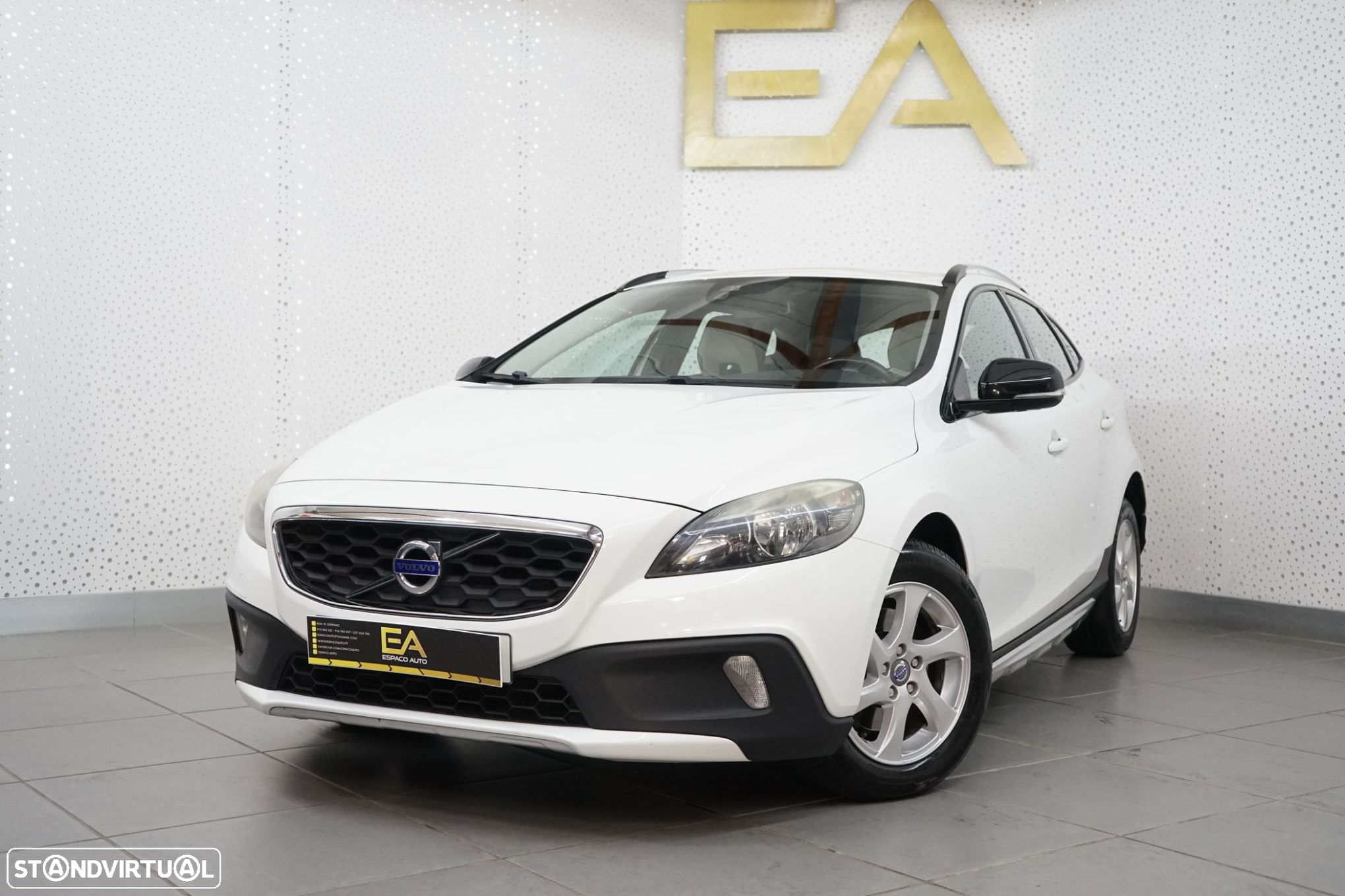 Volvo V40 Cross Country 1.6 D2 Summum - 3