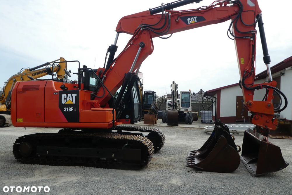 Caterpillar M 318F Z NIEMIEC TRZY ŁYŻKI - 8