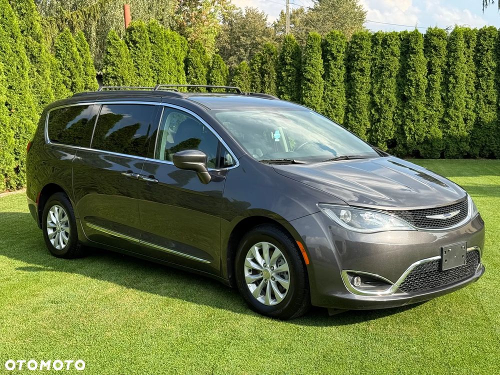Chrysler Pacifica - 5