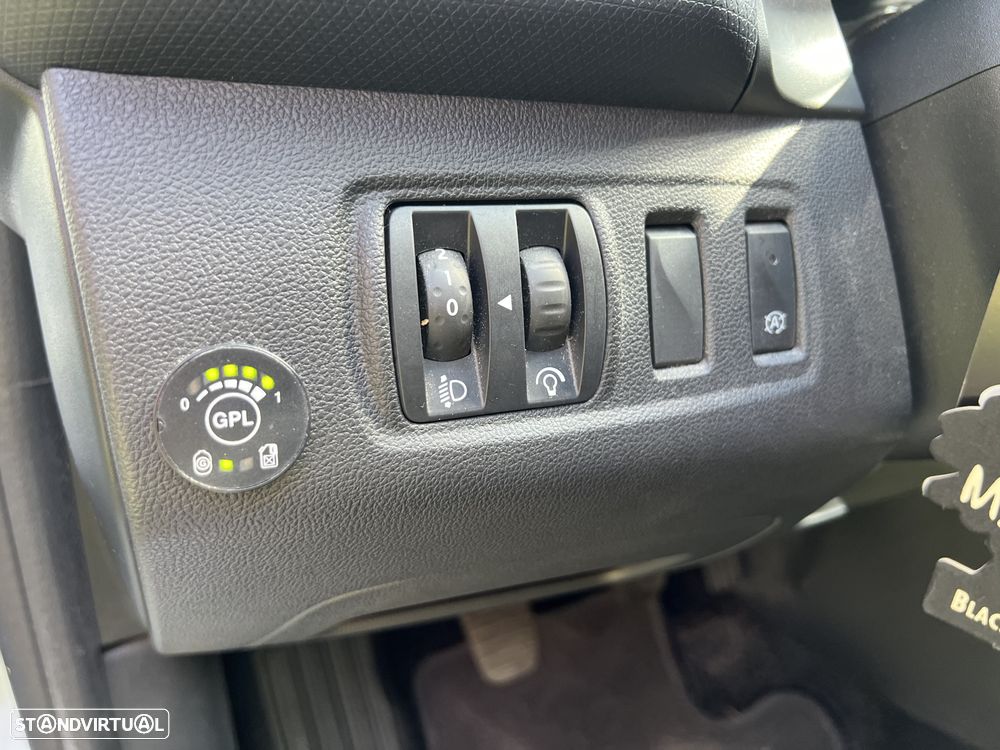 Renault Clio 0.9 TCe Limited Bi-Fuel - 15