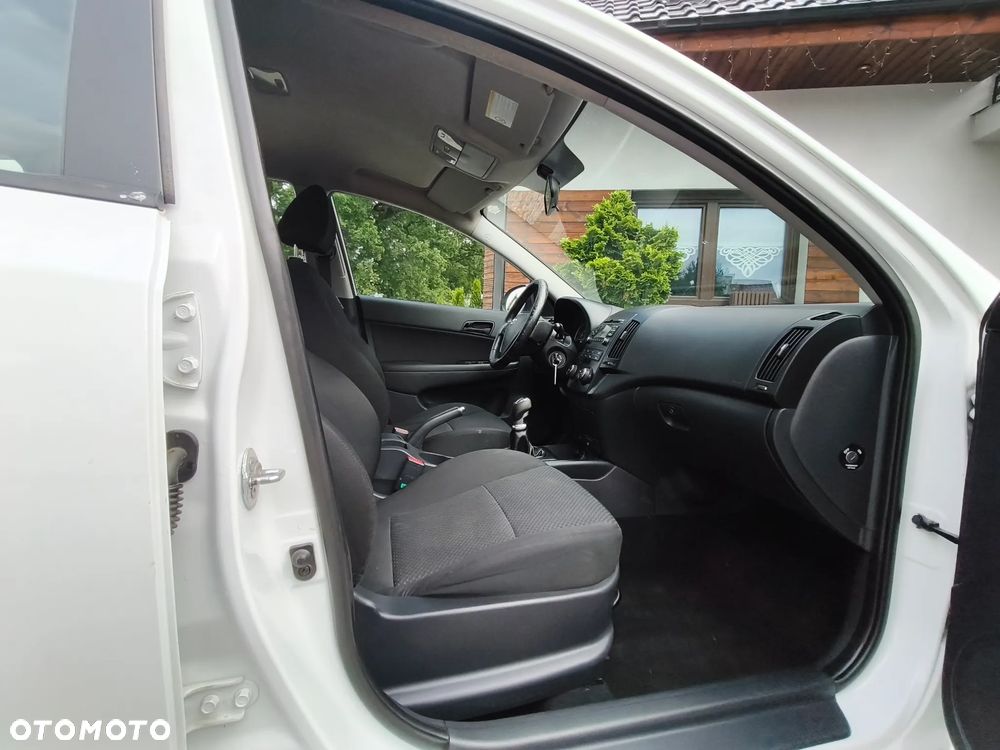 Hyundai i30 1.6 CRDi Classic + - 28