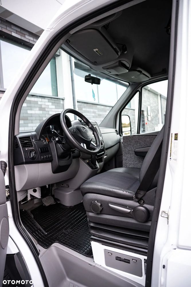 Mercedes-Benz Sprinter - 11