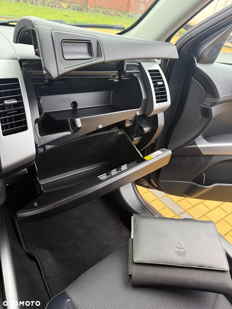 Mitsubishi Outlander 2.0 2WD Invite - 31