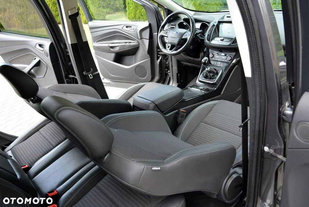 Ford Kuga 1.5 EcoBoost 2x4 Titanium - 19