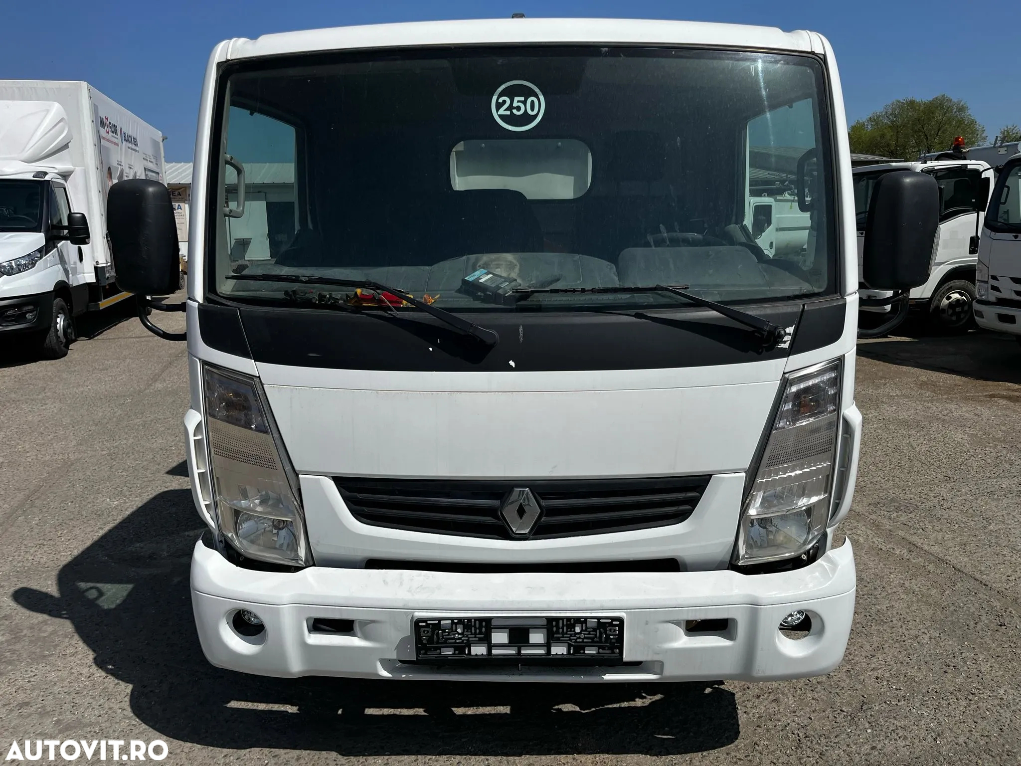Renault Maxity - 2