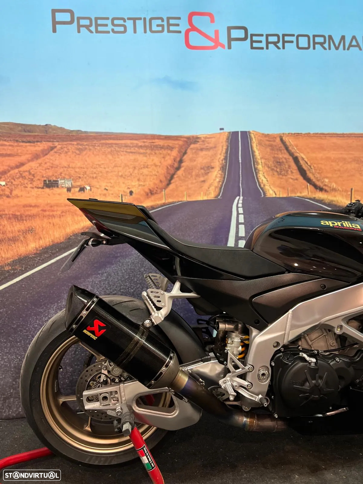 Aprilia Tuono V4 FACTORY - 11