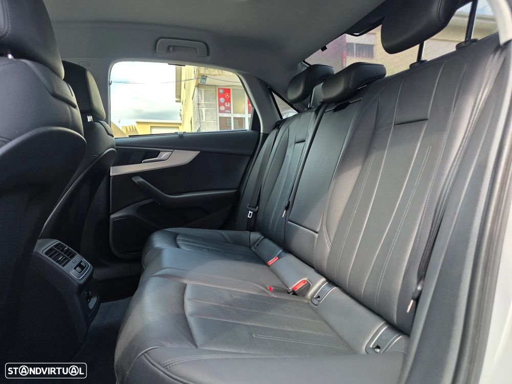 Audi A4 2.0 TDI Business Line Sport - 21