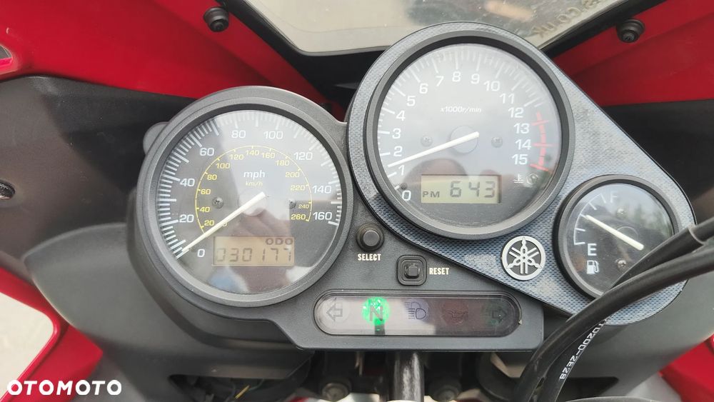 Yamaha FZS - 8