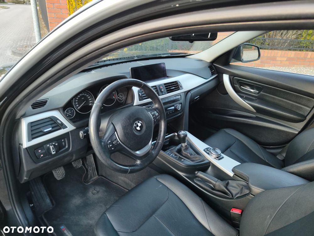 BMW Seria 3 318d Sport Line - 21
