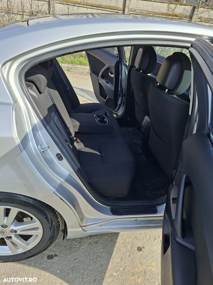 Toyota Avensis - 6