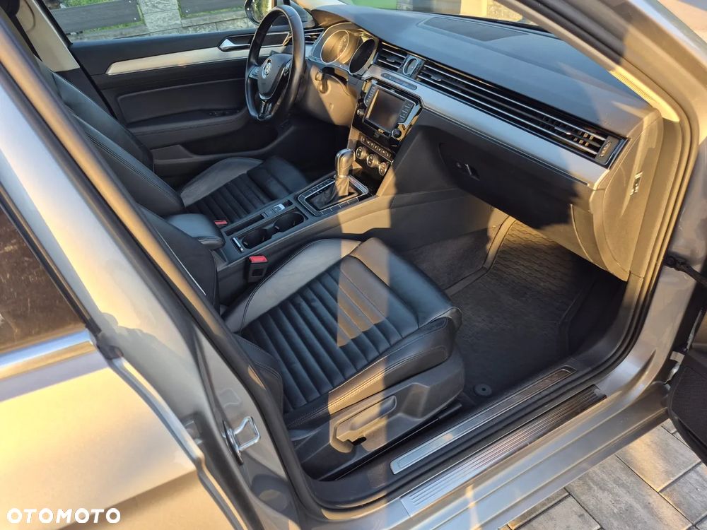 Volkswagen Passat 2.0 TDI SCR 4Mot DSG Highline - 35