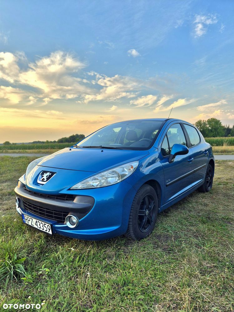 Peugeot 207 - 1