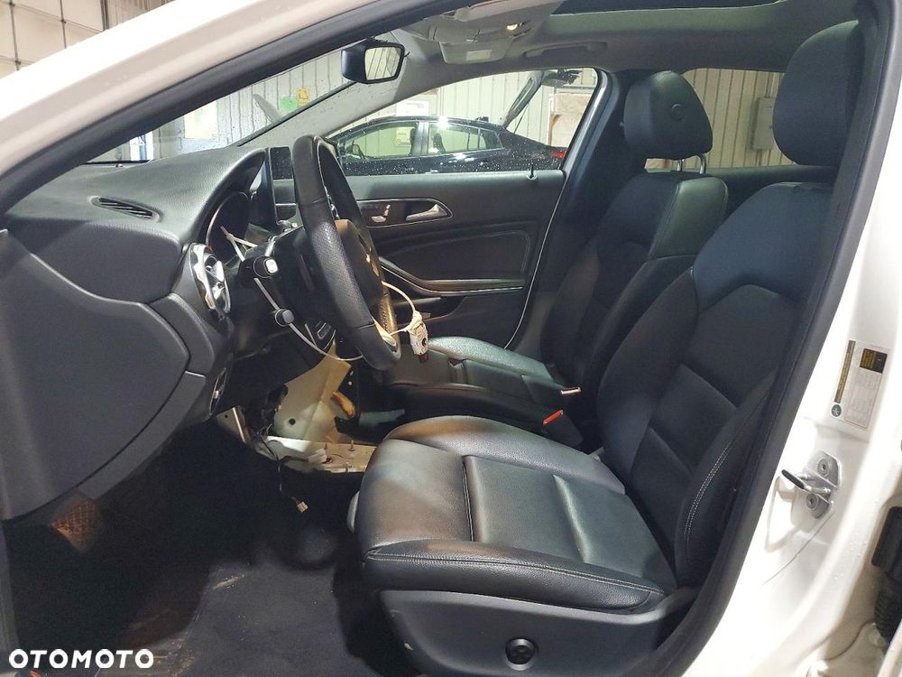 Mercedes-Benz GLA 250 4Matic 7G-DCT - 7