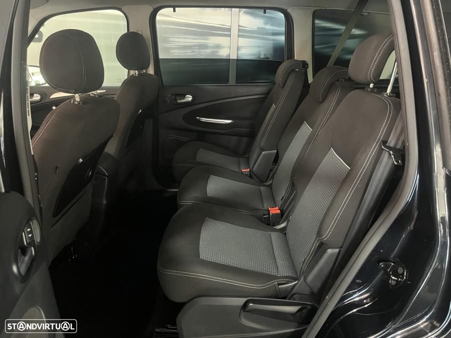 Ford Galaxy 1.6 TDCi Titanium - 19