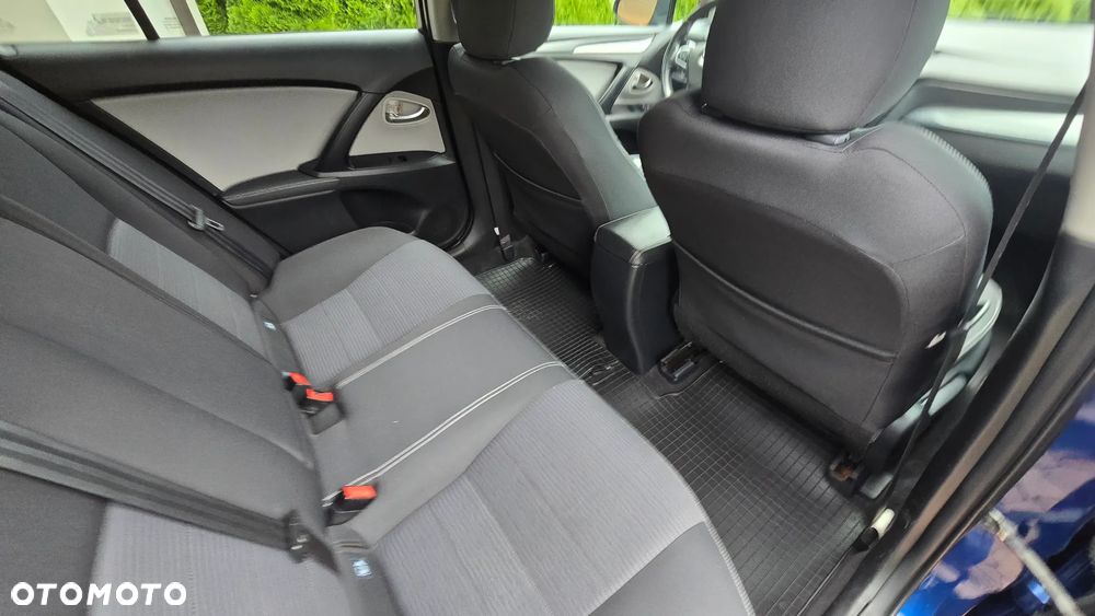 Toyota Avensis - 33