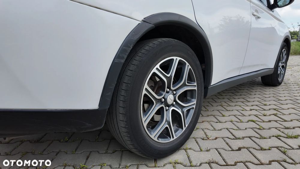 Mitsubishi Outlander 2.2 DID Instyle Navi 4WD - 9