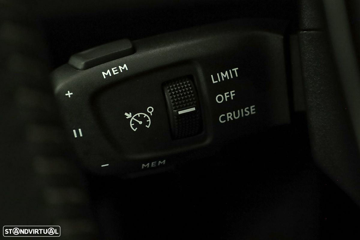 Peugeot 3008 1.6 Hybrid Allure e-EAT8 - 17