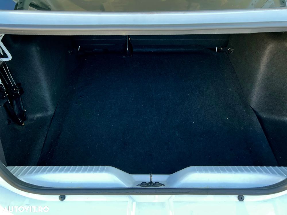 Dacia Logan TCe 90 Essential - 15