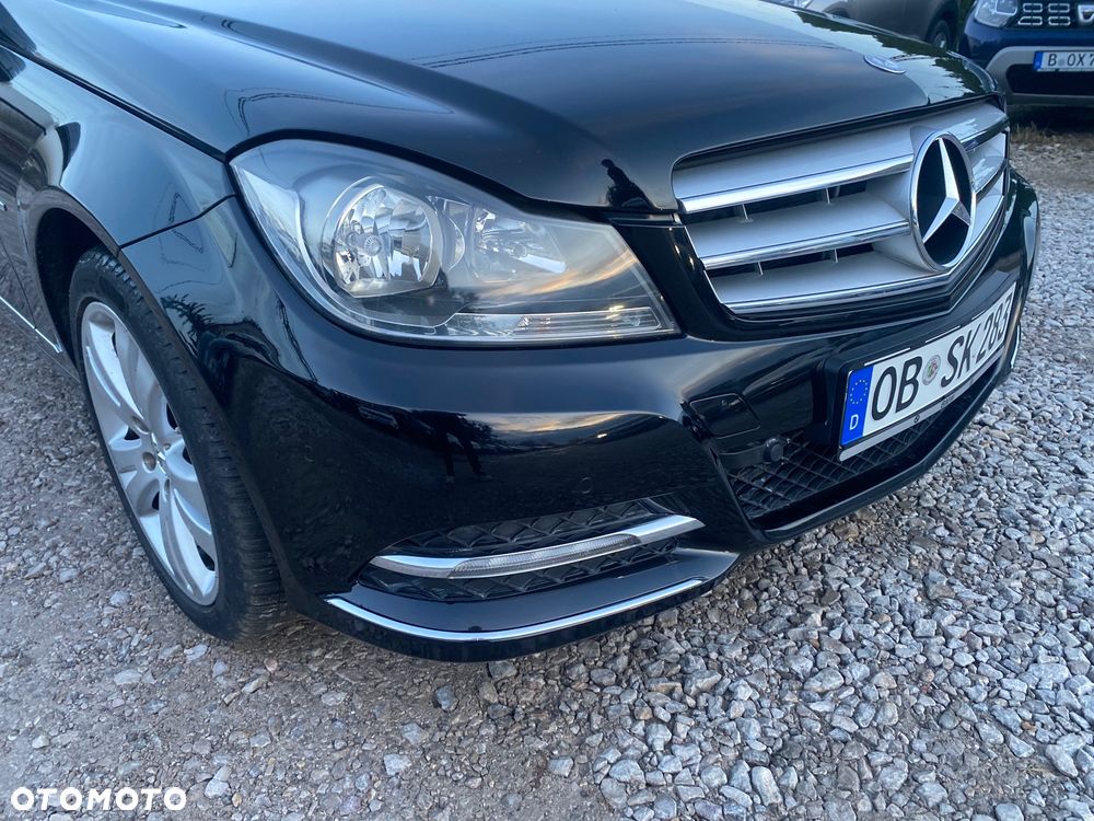 Mercedes-Benz Klasa C 180 CGI BlueEFFICIENCY Avantgarde - 11