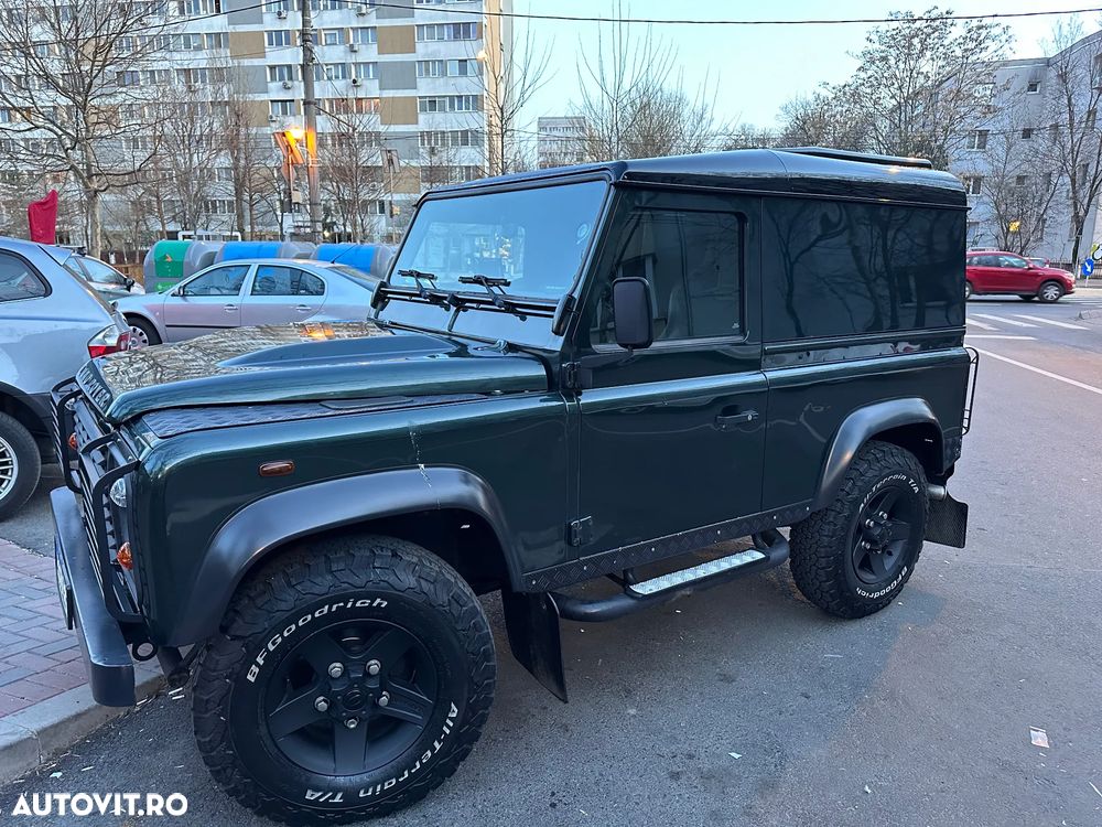 Land Rover Defender - 1