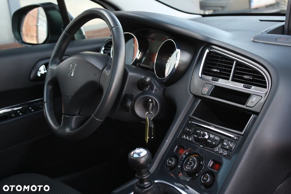 Peugeot 5008 1.6 THP Allure 7os - 26