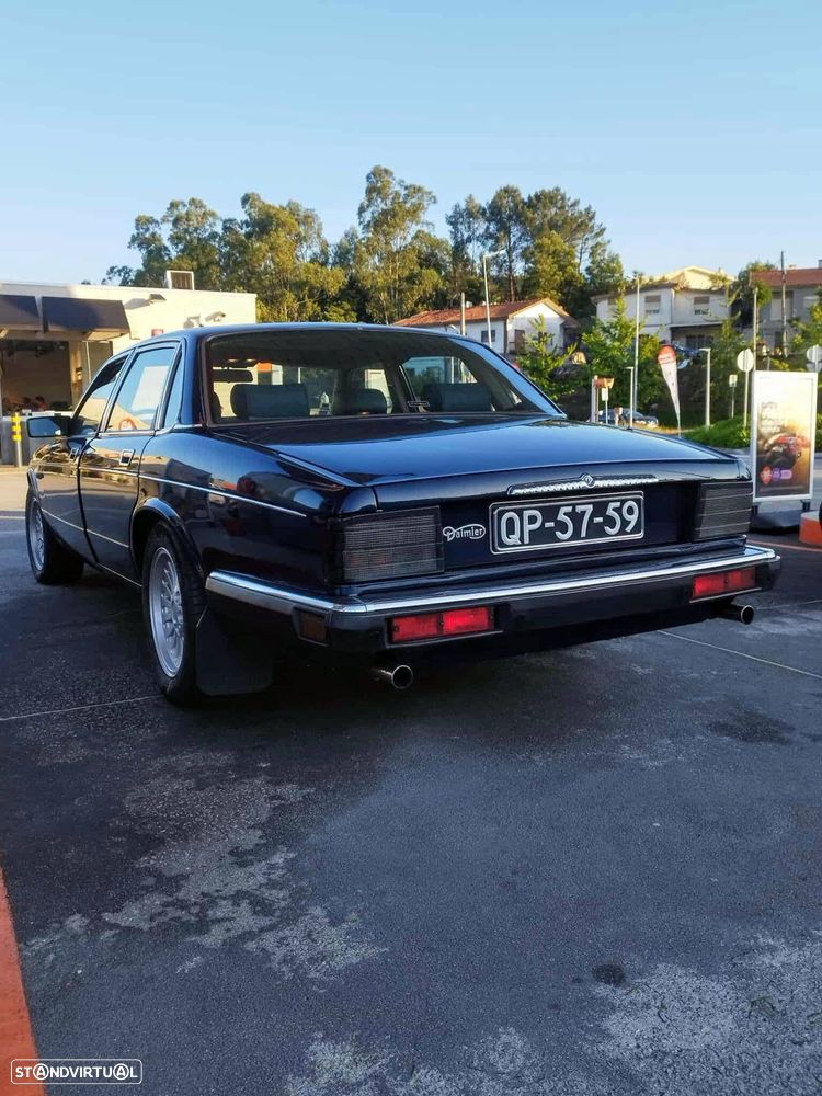 Daimler Sovereign - 16