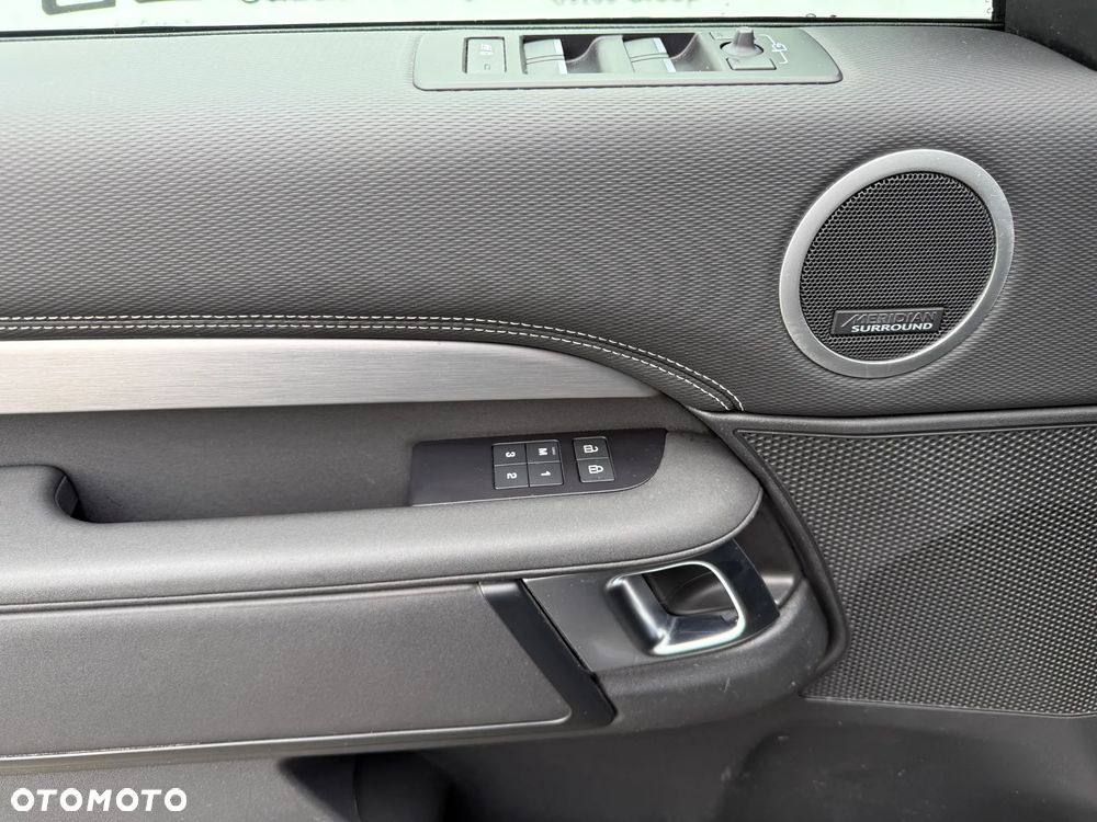 Land Rover Discovery P300 R-Dynamic HSE - 13