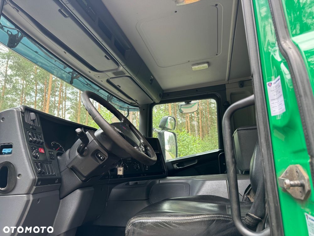 Scania P360 8X2 - 8