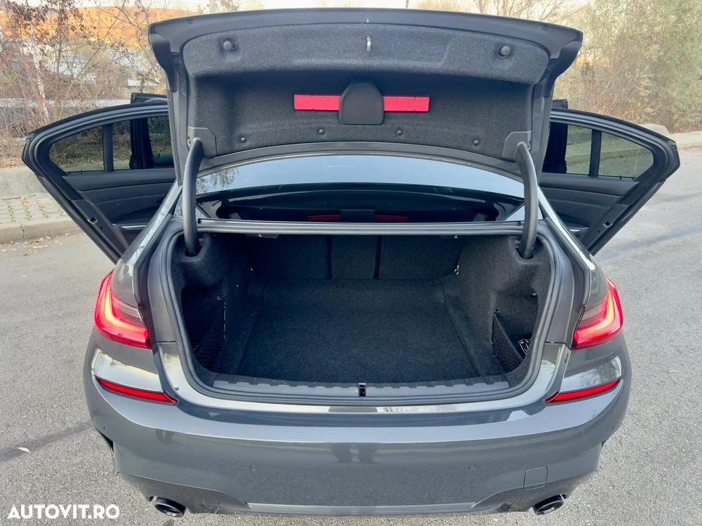 BMW Seria 3 320i Aut. M Sport - 37