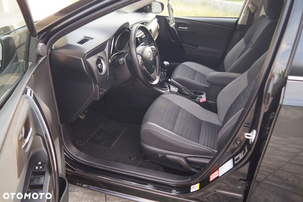 Toyota Auris 1.6 D-4D Executive - 18