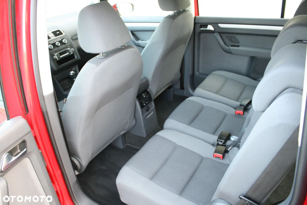 Volkswagen Touran 1.6 TDI DPF BlueMotion Technology Trendline - 16