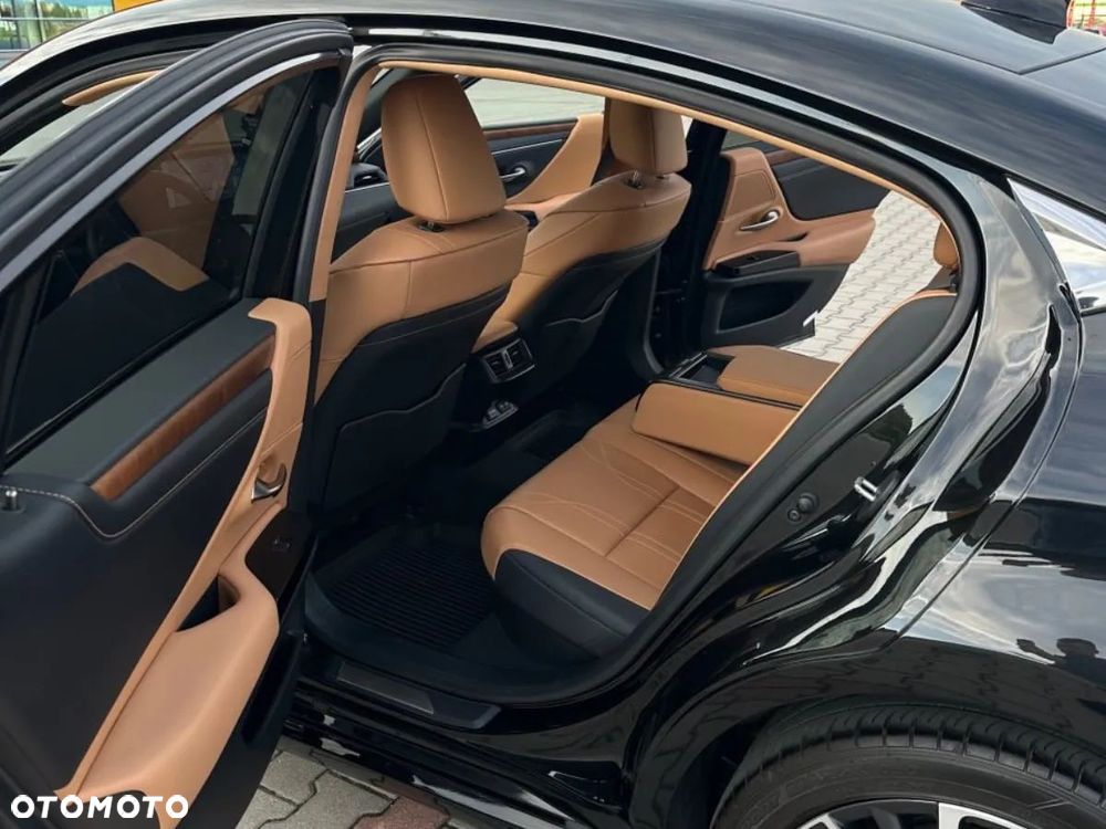 Lexus ES - 10