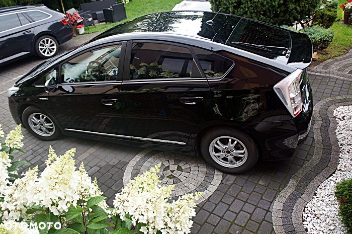 Toyota Prius (Hybrid) Life - 25